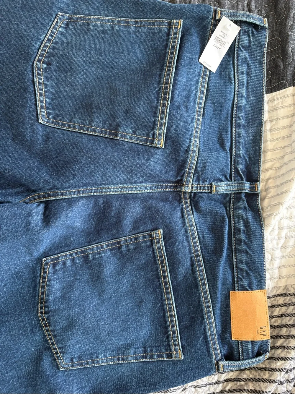 Hailey Bieber GAP Extra Baggy Size 31. NWT